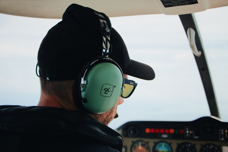 Differenze piloti d'aereo privato, di linea o commerciale.