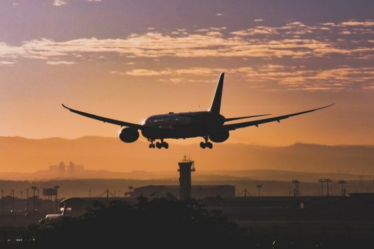 Come conseguire la licenza di volo commerciale e i costi